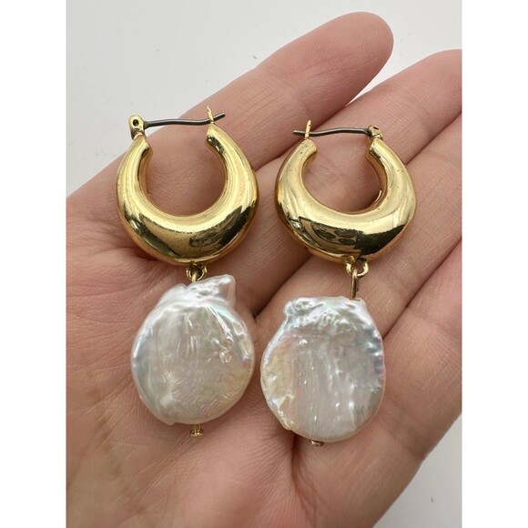 Gold tone freshwater coin pearl Earrings - Picture 1 of 4